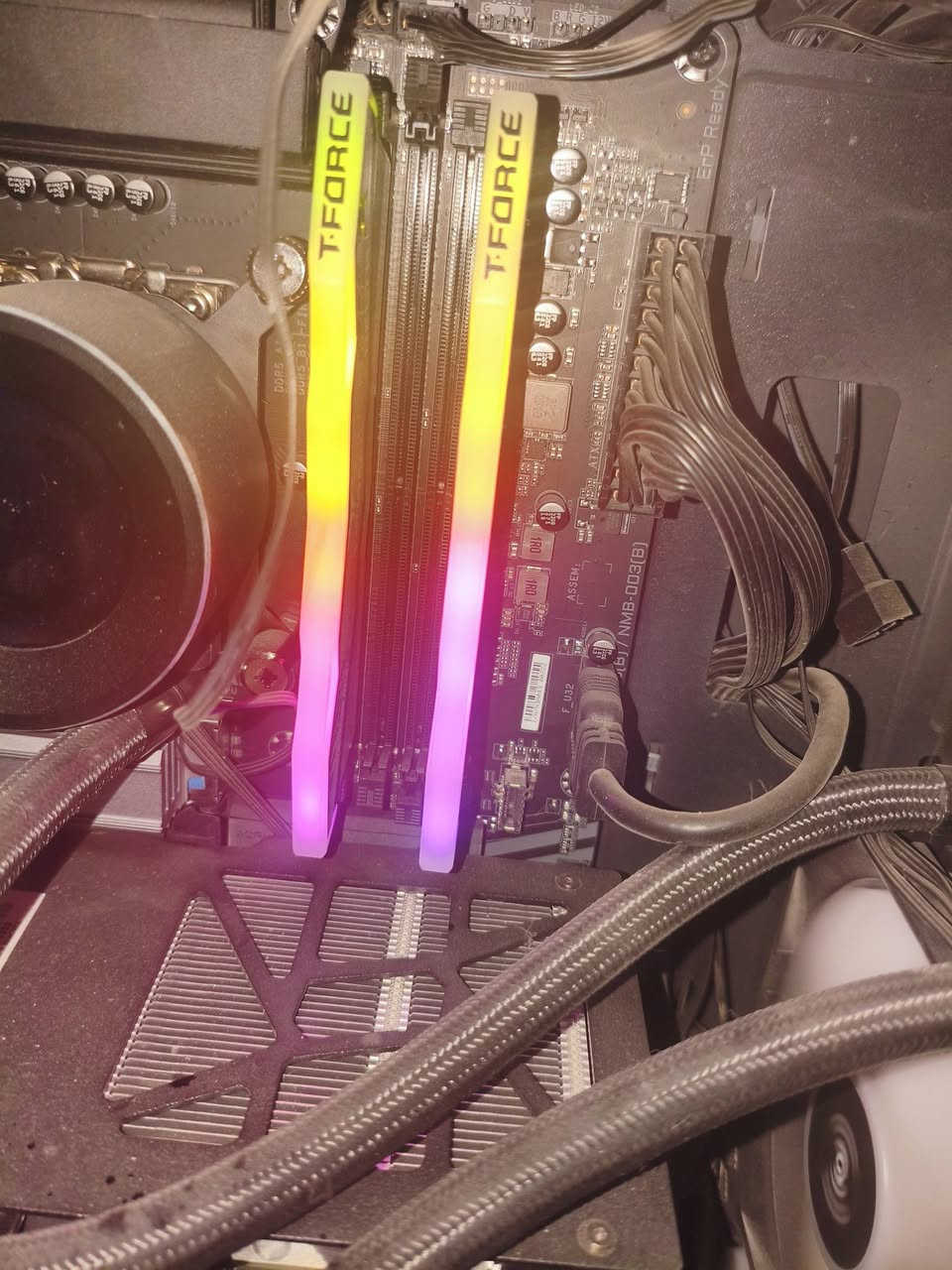 رامات ddr5 6000 hz
ب450 ماعندي توصيل متواجد بغداد


**إذا كنت صاحب هذا الإعلان وتريد حذفه لأي سبب، رجاءا أرسل رسالة إلى الدعم الفني**