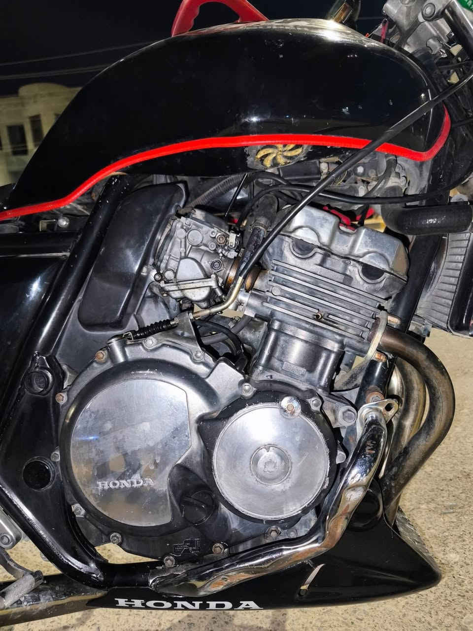 السلام عليكم
دراجة  Cb400
  جديدة كلش مكينة وگير بشرط مكينه كبس ممفتوحه
لايت عدسه عدادات كله شغال مابيها برغي نقص
الشراي يجي خاص مكاني كلار او اتصل عل رقم :***********
