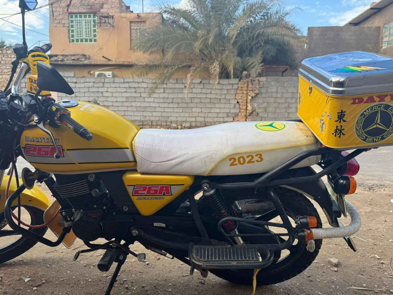 السلام عليكم دايون نفخ للبيع محرك 200 كتابه حمره مديل 22 طالعه ب23  الدراجه تخبل كل نقص مابيها اشاير عالي ناصي رماش كل شغال وعليها تزويد عمبار كلج رياضي الدراجه مداريها دهن بانزين صوت المحرك مينسمع سعرها 1600 وبيها مجال للشراي مكاني كربلاء حي العباس قرب النافوره ***********
