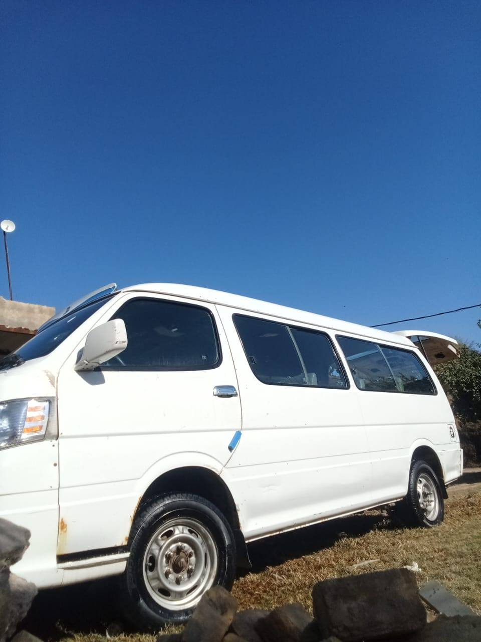 سلام عليكم جنبي  ١٥   بسمي مداور ثاني يوم رقم بصره   نكليزي مصفره من كلشي  مكينه وكير وكسن مكفولات كشر مكفول من صبغ وضربه القويه بيه طخه ب سيطه حداديه تخم تاير دوشمه كهربائيات كله شغاله سعر ٨٠ وبيه مجال مايعجبك سعر اعبر المنشور   مكاني ناصريه قضاء رفاعي ***********
