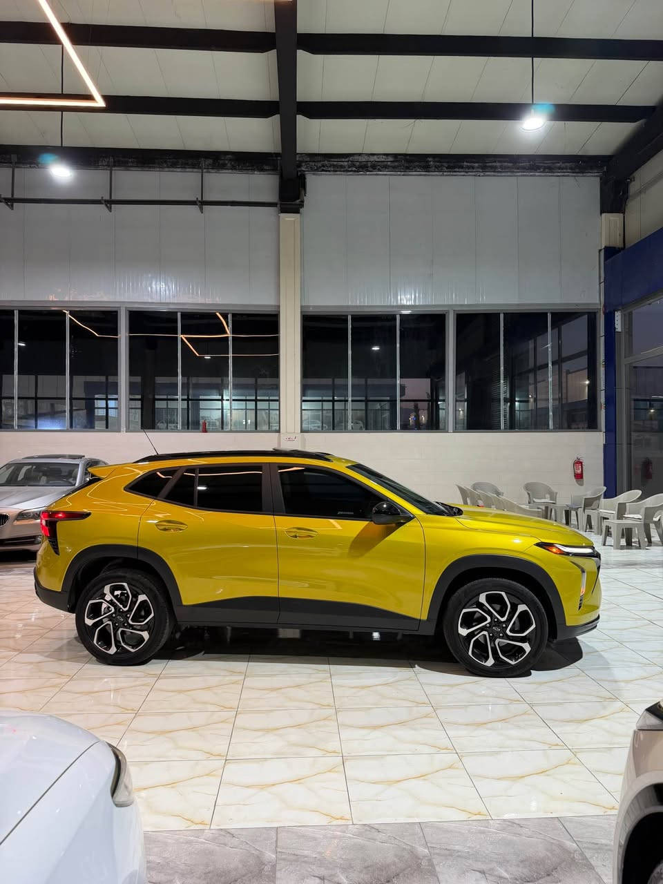 chevrolet trax
شوفلت تراكيس
موديل : ٢٠٢٥
سياره فول فول فول 
ماسفات SR
بدون سبخ و بدون دعم ارباك
قفد بها مكان واحد PDR بل باب خلفى
ماشيه فقد ٢٨الف كم km 
مكان سياره دهوك 
***********
سعر : ١٦٥ ورقه و بها مجال. سميل, دهوك
