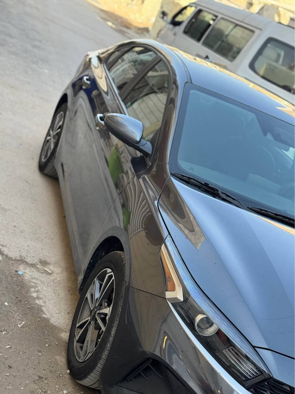 سلام عليكم . 

KiA فورتي . 
موديل 2023
لون رصاصي

فحص و هزه و سنويه جديد . رقم أربيل . 

المواصفات . 

■ فول تحكم ستيرن . 
■ شاشه كبيره . 
■ كامره خلفيه . 
■ تحديد مسار . 
■ رادار امامي . 
■ تثبيت سرعه . 
■ ثلاث أنظمة قياده 
■ توقف ذاتي .  
■ السياره جاهزه من جميع النواحي 
بدون ايرباك
  
■حادث صبغ شبر جاملغ وشبر بنيد فقط بدون 
دواخل شاصي لغد كفاله 
السعر 159$$$
مكانها بغداد
للتواصل *********** بغداد, العراق
