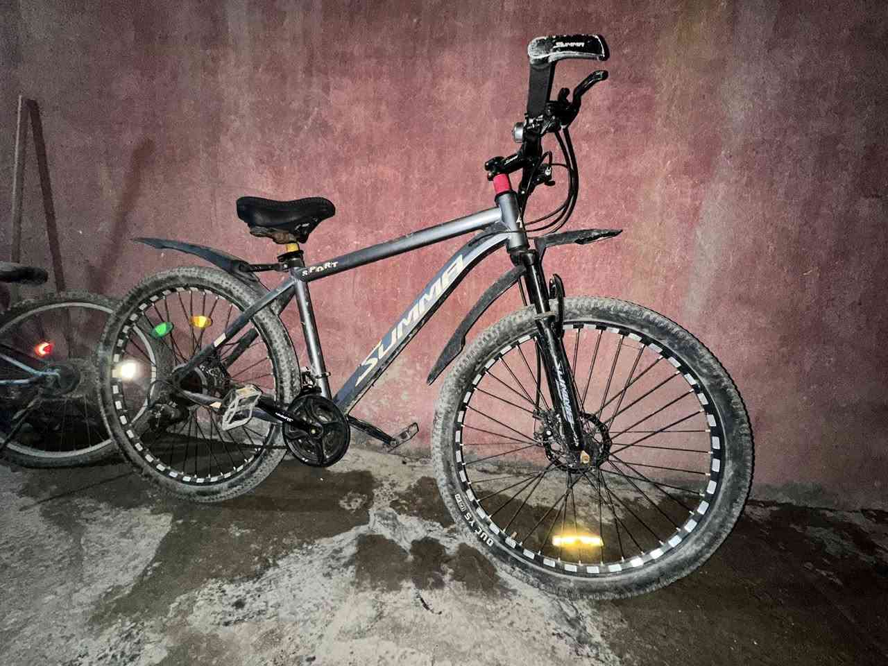 السلام عليكم بايسكل جبير و ماشاءالله نضيف و جديد بي كير تحكم بالبريك الشعر 75 قفل ما متواجد فيس فقط رقم *********** مكاني علي الصالح المعتصم قريب كلش عل وشاش
