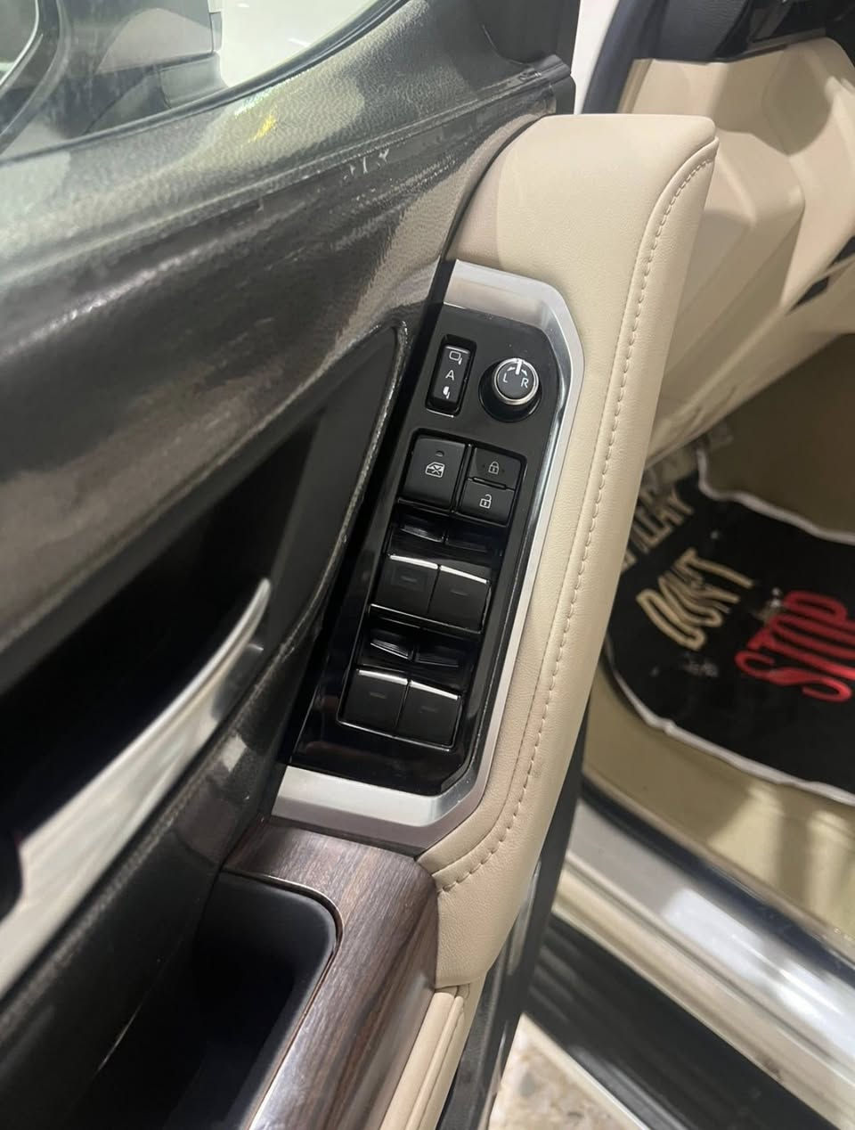 السلام عليكم لاندكروز 2024 GXR limited (بريم اصلية باب اولا ) فول مواصفات 1/1
رقم بغداد تحويل مباشر السيارة ماشية 20 الف فقط قطعة جديدة جداً ومغلفة ppf داخل وخارج والسيارة مكفولة من الدبل كود والبارد والصبغ مكان السيارة بغداد والسعر 720$ وبيهه مجال بسيط للشراي
رقمي ***********
