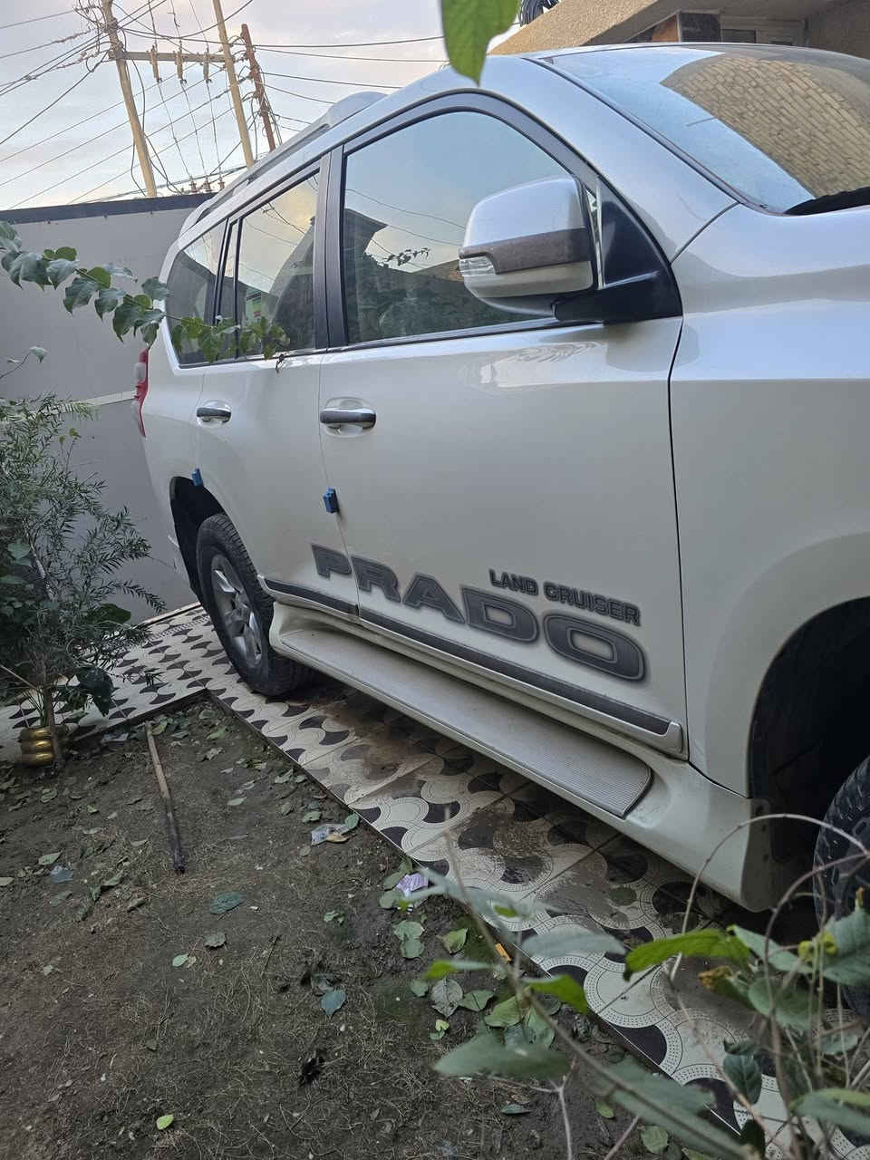 حبايب برادو ١٢  ٦سلندر ماشية ١٤٧ فول مواصفات رقم بغداد 
جاهزة من كلشي مكفولة من الضربة سعر ٢٥٥
***********
