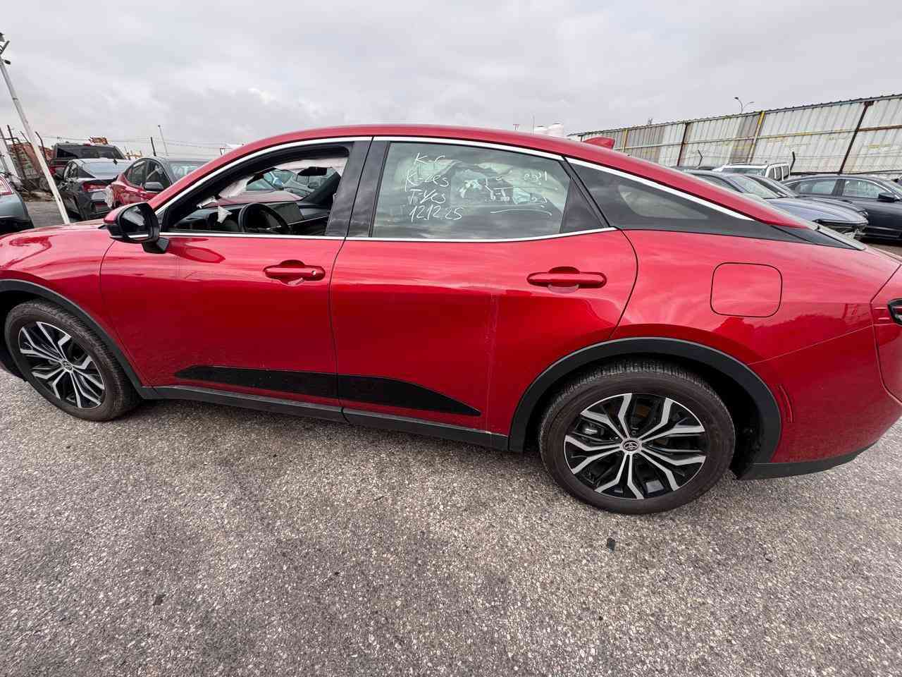 تويوتا كراون 2024 السياره موجوده هسه بالعقبه ابيع بالعقبه حادث جدا بسيط تجي بارد لان مكان الضربه جوه التريشه السياره جديده  للاستفسار ***********
