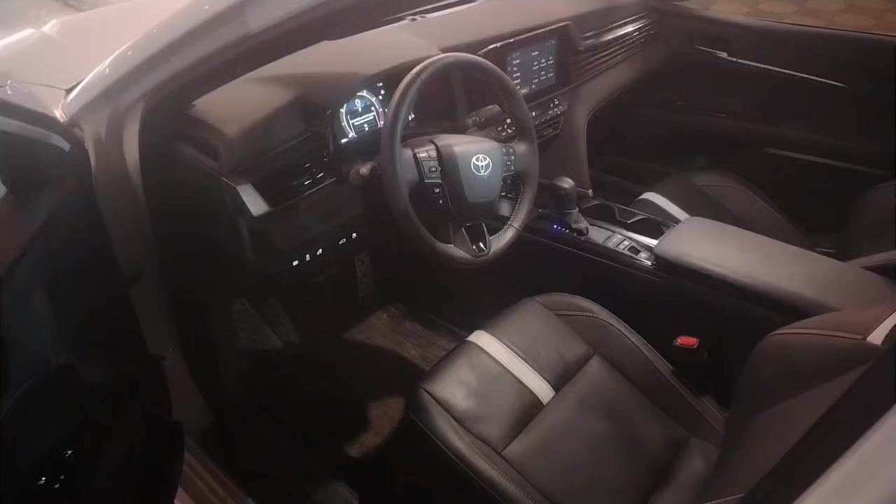 كامري موديل ٢٠٢٥ وارد امريكه البيع ماشيه ١٥٠٠ كيلو متر يعني زيرو sE البيع عارضهه ٢١٠ وبيهه مجال قليل ليحب  ستفسار اكثر غير متواجد عل الفيس  وهاذه رقمي ***********    ***********  السياره بسمي
