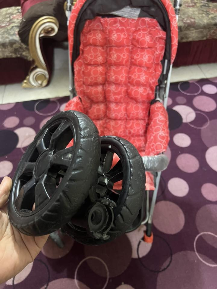 عربانه طفل جبيره ومامستخدمه هواي بس تايرها واكع ماعرف ليش يحتاج تصليح بسيط سعره ٢٥
‭٠٧٥٠ ٥٩٦ ٧٩٠٠‬ واتساب
