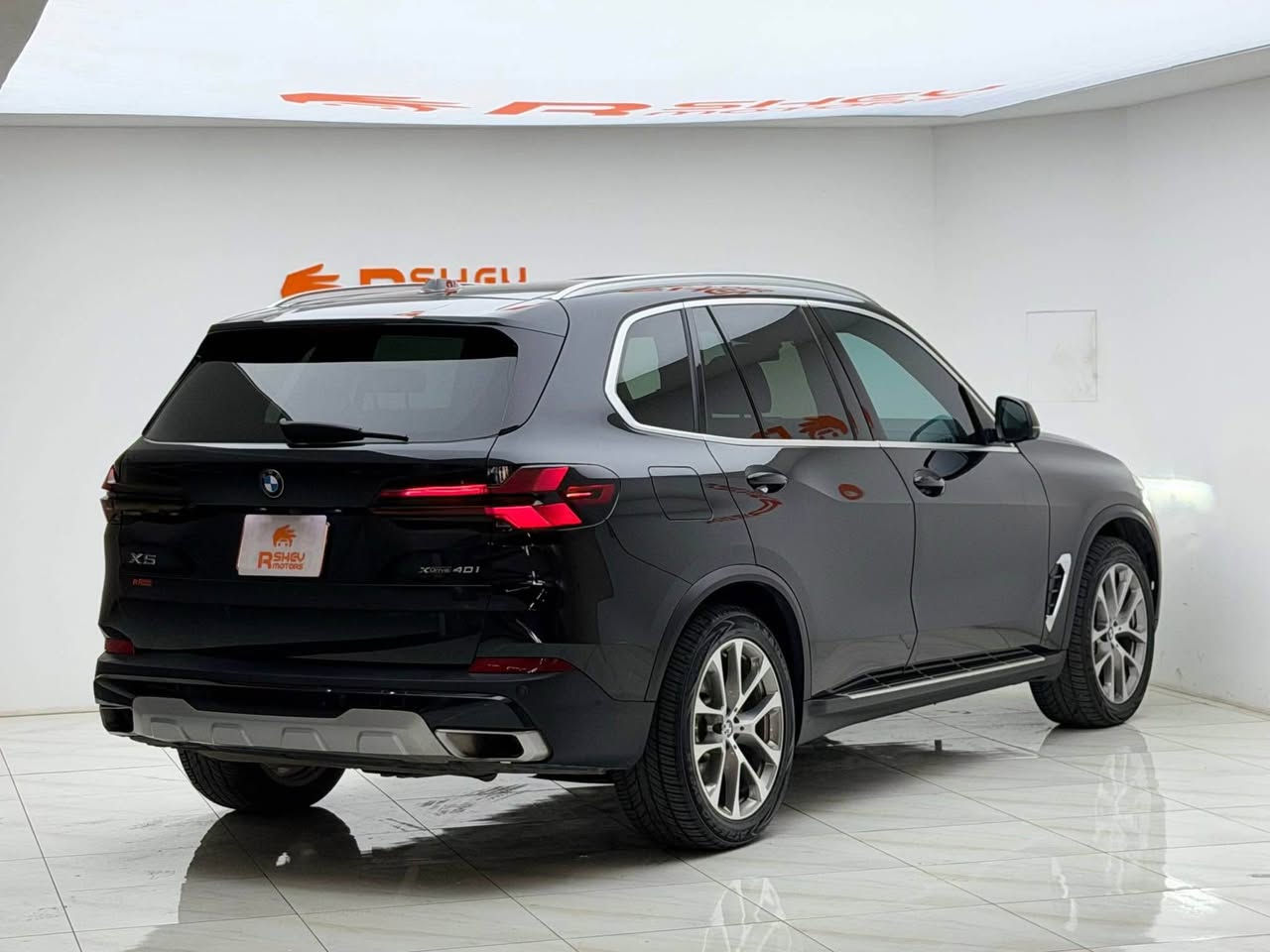 الفخامة الالمانية🔥🔥 
⚜️BMW X5 2024⚜️
بي ام دبليو اكس فايف ٢٠٢٤
كلين تايتل 

مواصفات Xdrive 40i
(خمس كامرات-عرض معلومات علي الزجاج الامامي-مقاعد جلد و تدفئة -سقف بانورامي-اربع انظمة قيادة-مقاعد خزن ميموري)

مكينة ٦سلندر+توربو حجم ٣.٠لتر
ماشية 53,000 ميل و بحالة جداً ممتازة 

السيارة كلين مكفولة كفالة عامة
رقم كاتي تترقم شمالي
مكفولة من كير و محرك و كهربائيات

و ب سعر(495$) ورقة و بيها مجال للطيبين

مكان السيارة

دهوك -معرض ارشف R-Shev
رقم51 من معارض التيرمينال 

***********
*********** دهوك, العراق
