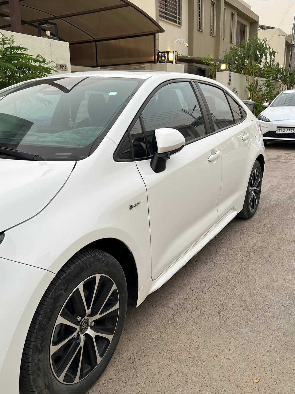 كورلا 2024 محرك 1800 هايبرد HEV
رقم بغداد بسمي هايبرد فول موصفات 1/1 داخل جلد احمر  فتحه بصمه السيارة جديد بحاله الشركه على يدي ماشيه ٢٣٥٠٠ كيلو مكفوله كفاله عام فقط كم شخط بلدعاميه 
عنواني بغداد 

السعر $14500

رقم تواصل ***********
