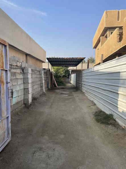 دار للـبيـع … 

المسـاحـة 340 م 

يحـتوي عـلـى :

_ غرفـتيـن نـوم 

الاولـى 4X4 

الثـانية 5X4

_ استقـبال ضيـوف 6X4

_ صـالة جـلوس 4X4 

_ حـولي 3X3

_ مطـبخ 4X4 

_ حـديـقة امـامـية و خـلفـية

_ كـراج سيـارتيـن

_ جنـس الأرض : سنـد 25 ، طابو .

* العـنوان : قـظاء الـراشـدية منـطقة الـسادة الـبـوحياة 

تواصل :

***********

***********
