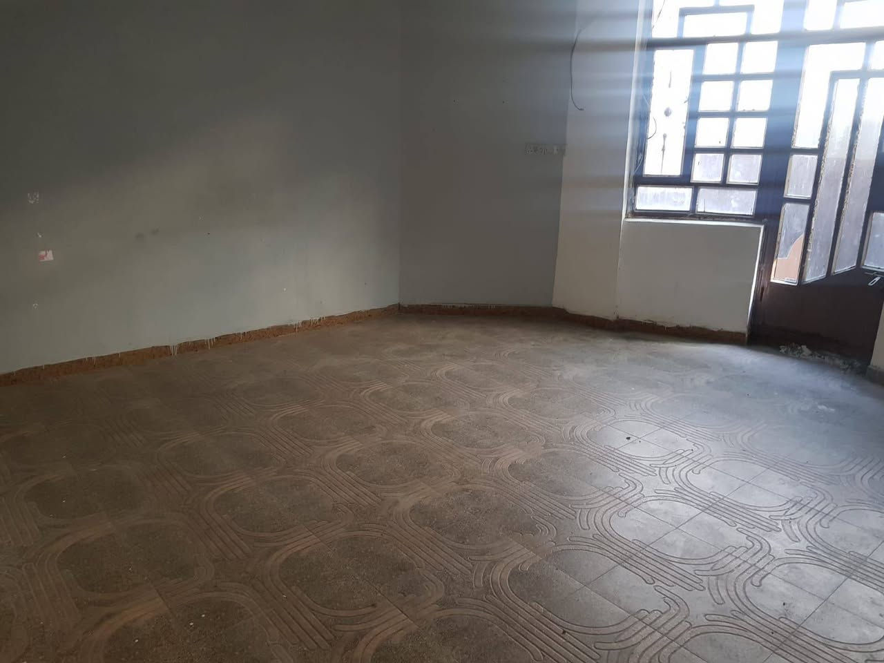 � شقة للإيجار – المنصور / دور السود 🔹
شقة طابق أول مميزة،
#تحتوي على:
 • مدخلين
 • صالة واسعة
 • مطبخ
 • غرفة نوم
 • غرفة لوندري

🔸 تؤجر للعوائل فقط
💰 الإيجار الشهري: 600 ألف دينار
اي استفسار اتصال ع رقم ***********
