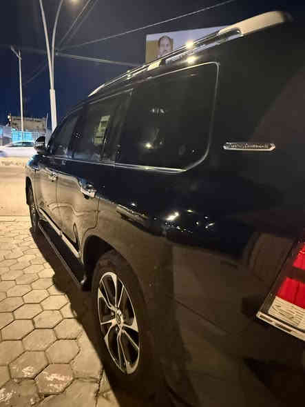 السلام عليكم . للبيع تويوتا لاندكروز  2020 V8 4700 فول مواصفات 1/1 ماشيه 106 الف السعر 56 الف . للاستفسار  ***********
