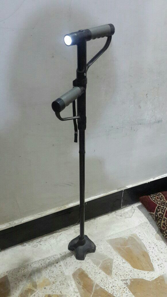 عكازة لكبار السن أم الايت نوعية جيدة جدا لون اسود قاعدة عريضة السعر 10 آلاف فقط واتساب *********** سامراء
