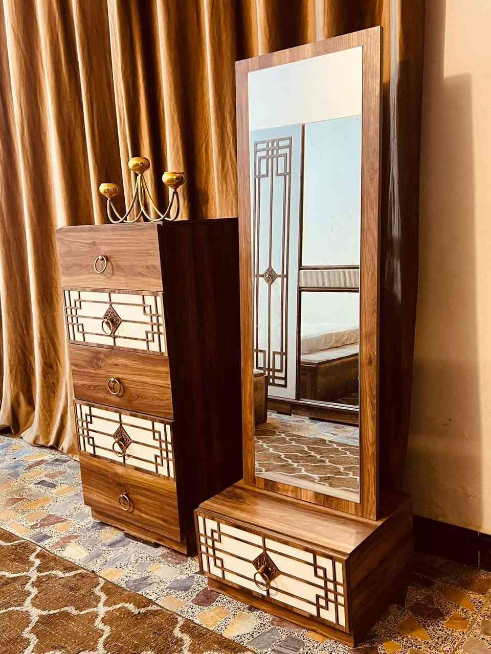 غرفة تركيا مودرن نضيفة جداً100% 10 قطع هايدروليك وكلها انارة وسرير مخزن للبيع هية والدوشك مكاني بغداد للأستفسار ***********
