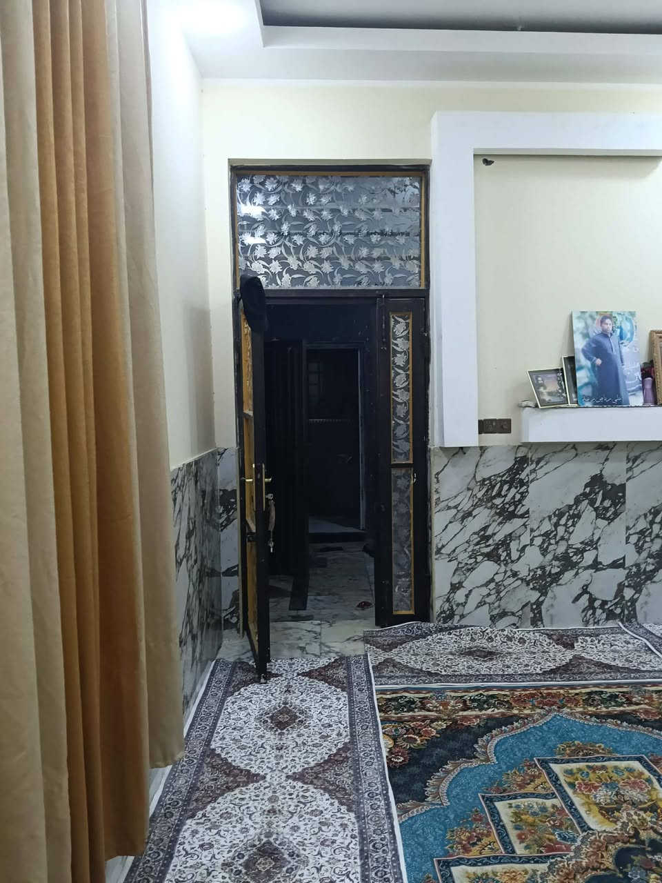 السلام عليكم احبتي بيت للبيع مطلوب اسكان بحي اريدو قرب لسوك مساحه ١٠٠ ركن متكون من ثلاث طوابق بي غرف عدد ٦ وصالات ٣ وصحيات واستقبال البيت جديد وحديث بناء طابوك وصب كونكريت جاهز 
اخوان فدوه لوجوهكم مو تجي خاص تسولف ساعه واخير شي تكلي (اشوف ام جهال شوف ام جهال وراسلنه )وبخدمتك  /***********
