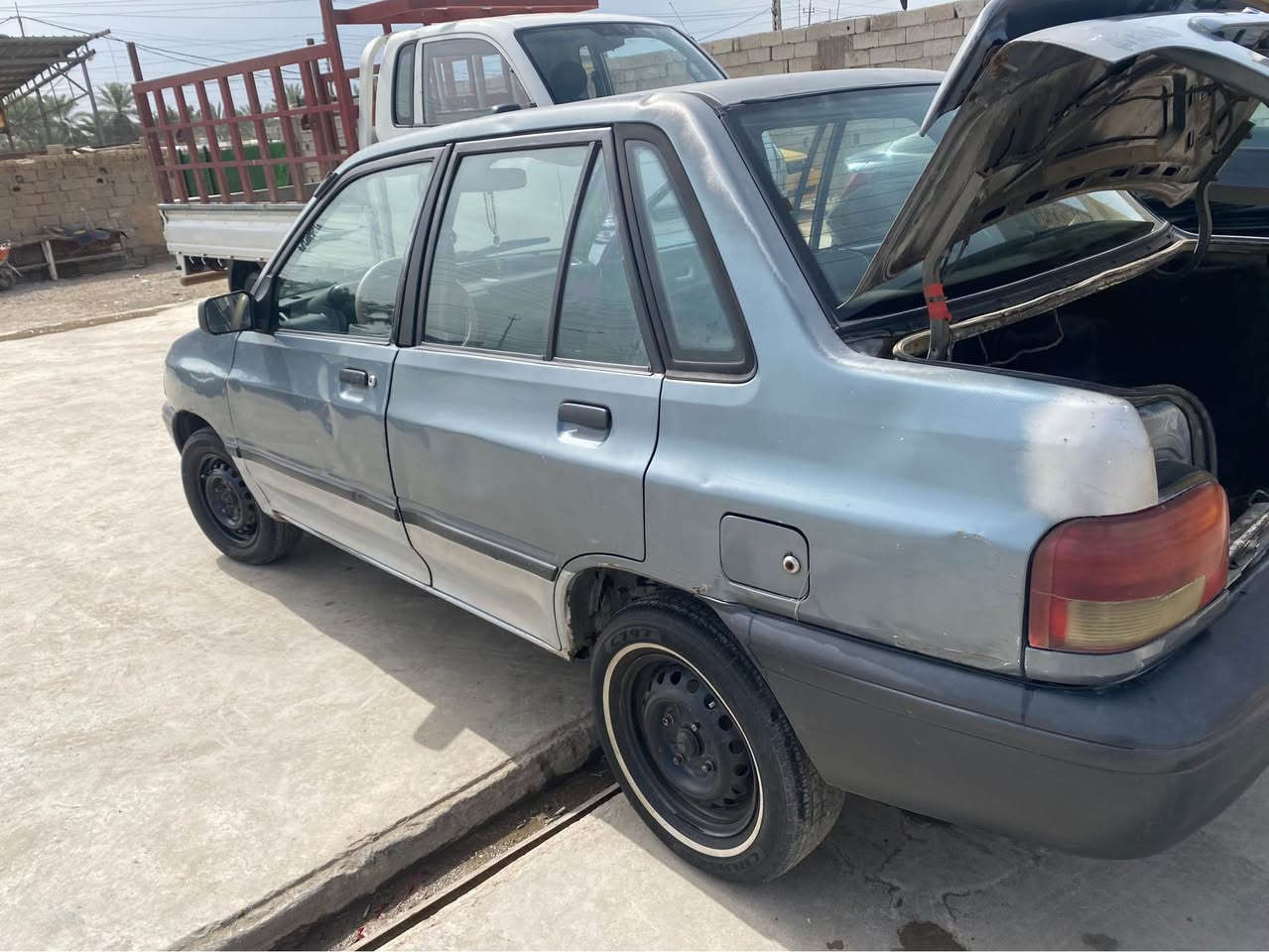 كيا برايد 1993 
كير اوتماتيك بلادي 
مكينه 1600 بلادي
السياره ب اسمي تحويل 
مكانها بغداد

*********** بغداد, العراق
