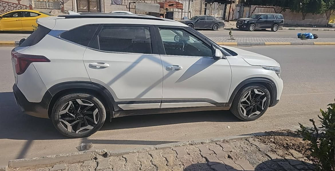 السلام عليكم 
كيا سلتوس فئه SX 2024
صور الحادث بلمنشور 
تبديل جاملغ امامي وصبغ جاملغ خلفي

فول موصفات عدا الفتحه 

شاشه دجتل متصل 

بصمه تشغيل + بصمه ابواب + تشغيل عن بعد

سستم سماعات BOSS

كشافات زنون

بك لايت LED

ردار امامي خلفي جانبي 

شاحن لاسلكي + تايب سي

تبريد قطعتين 

ثلاث وضعيات قياده 

تبريد بيانو 

فور ويل 4*4

داخل جلد لونين زيتوني واسود

مكينه 1600 تيربو 

ماشيه ٦٠٠٠ مايل

علماً السياره بدون لوحات 

للاستفسار الاتصال ***********
