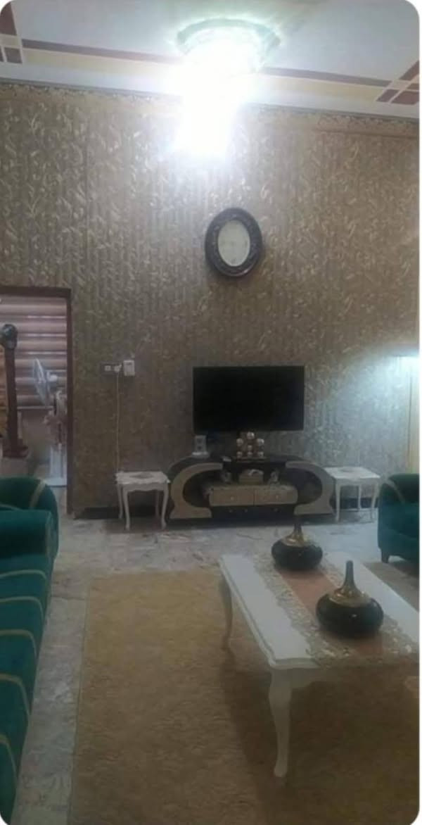 بيت للبيع بلمهيديه مقابل شقق الشموخ 
بناء طابوك كونكريت 
طابق واحد استقبال مطبخ صاله صحيات غرفه وحده
مساحة البيت 105
اضافه خزانات كيزر ماطور ثريات
وسعره 65 
لتواصل مع صاحب البيت 
***********
