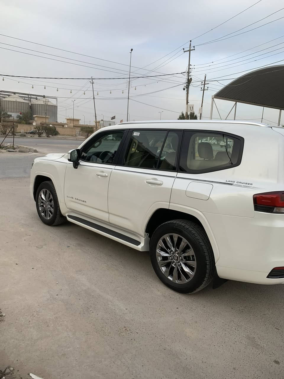 للبيع لاندكروز ‏ضمان شركة ساز موديل ٢٤                           كفاله عامه رقم بغداد سعر 7$ ***********
