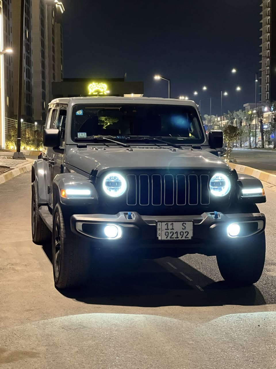 السلام عليكم 
جيب رانكلر 2024 بلكن هايبرد بانزين  
ماشيه 20 ميل
فول مواصفات 4x4e
سقف متحرك 
لون سموك مميز
بصمه 
شاشه كبيره كار بلاي
سستم سماعات بلادي
وباقي مواصفات الرانكلر الفول
العنوان بغداد الكرخ
***********
***********
