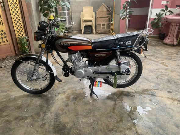 سلام عليكم دراجه امتياز للبيع  مكفوله من كلشي موديل 2025 العنوان صلاح الدين بلد ناحيه يثرب التصال على هاذا الرقم *********** السعر 675 بيه قليل
