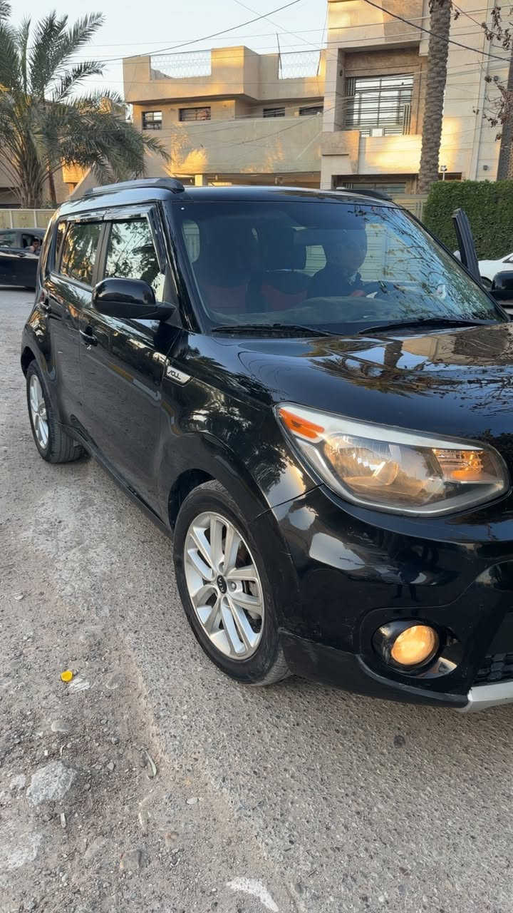 السلام عليكم 
صول موديل 2017 وارد أمريكي رقم سليمانيه جديد باسمي محرك 2000 السياره كلش نضيفه وجاهزه من كلشي مابيه اي نقص السعر 115 وبيه مجال مكان السياره بغداد الدوره الاتصال  
***********
