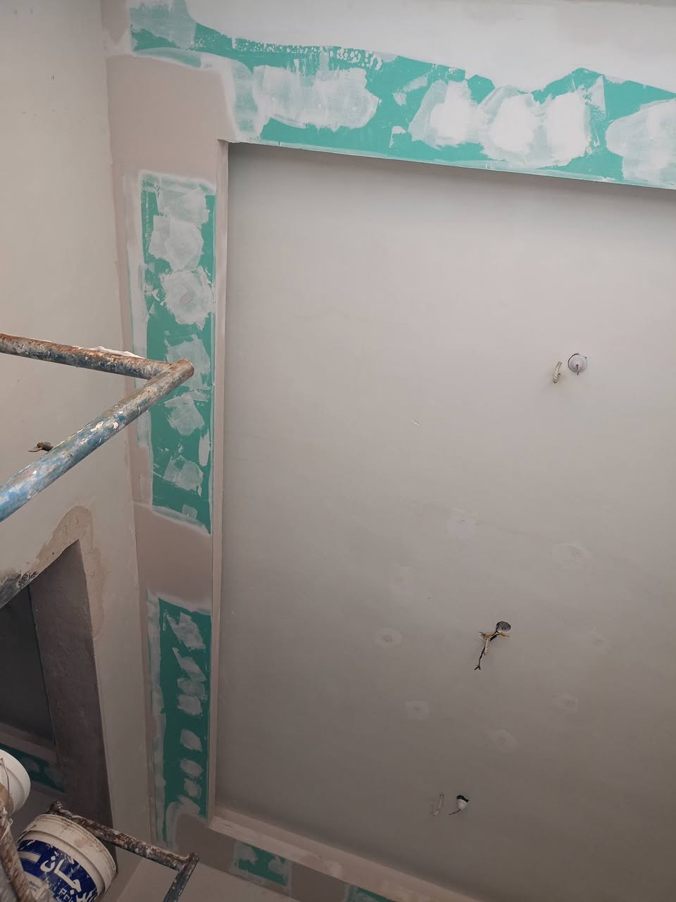 تَم بحَمد اللَّه ( أحد أعمالنا )
طلس بوكس ديكور 
جوين و برغي 
(  إخفاء الجوين و التيب جوين و البرغي بـ الطلس )
المادة المستخدمة للطلس ( الستن ) 
المادة المستخدمة لطلس بوردكس الحمامات 
( معجون مخصص من شركة اصباغ الجزيره فرع كربلاء )
للإستفسار : *********** 
أمير اليساري
