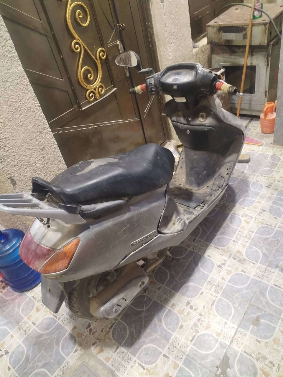 دراجة اسبيسي للبيع كوم حديد 75 متروكة اوحاليآ طافية ماعرف عطلهة شنو


**إذا كنت صاحب هذا الإعلان وتريد حذفه لأي سبب، رجاءا أرسل رسالة إلى الدعم الفني**