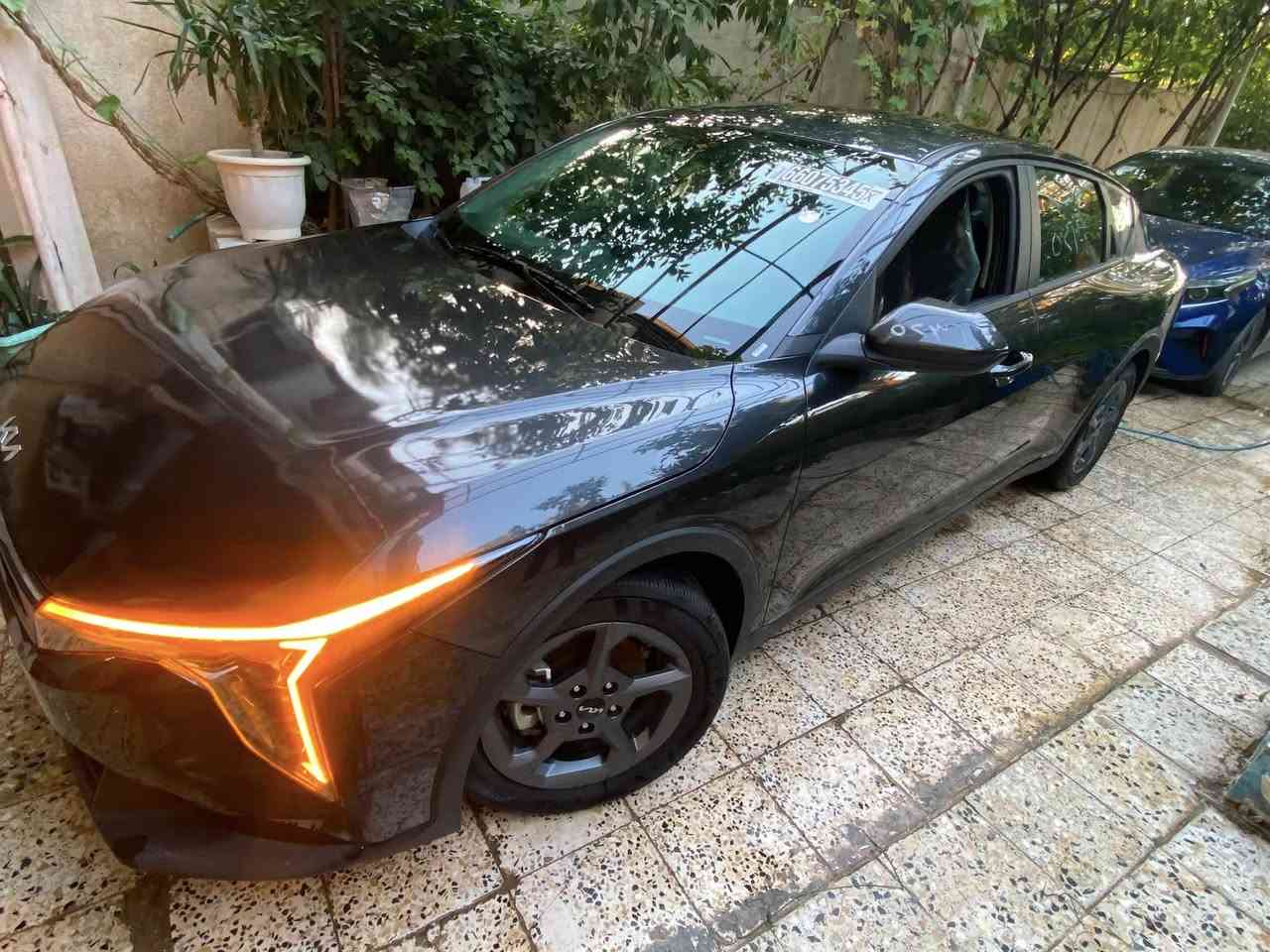 السلام عليكم شباب
كي فور k4موديل 2025دخول جديد 
ماشيه 15الف 
حادث بنيد فقط صطحي نفسه مصلح 
صوره الحادث بلمنشور 
بدون دواخل بدون ارباك بأسمي شرط التحويل 
الشراي يتصل ***********
