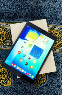 ايباد ٩ • ٦٤ • بطارية ٩٠٪