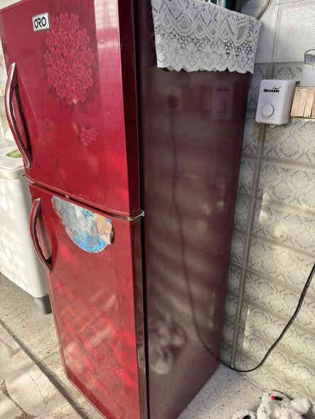 البيع ثلاجه نظيفه جدا والتجميد كدامكم ***********
