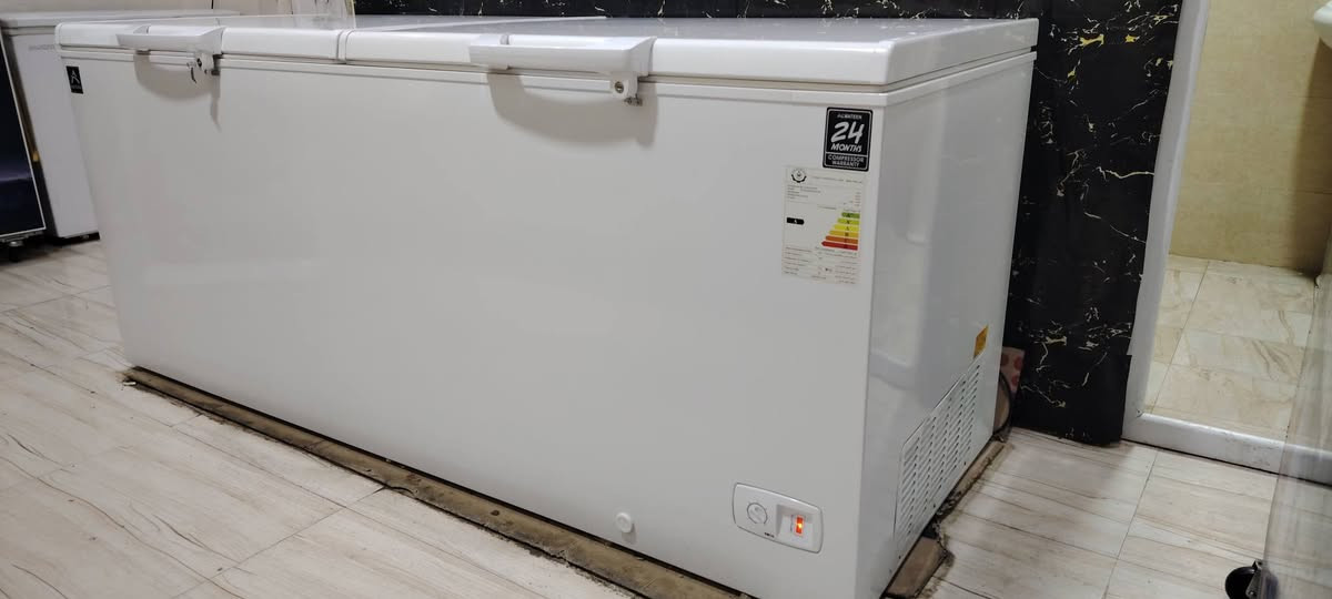 مجمدة بابين ماركة المتين الطول ٢ متر استعمال شهر واحد فقط بعدها بالكارتون والكتلوك العجلات بعدها ما مشدودة جديدة  بعدها وبيها ضمان  السعر مليون و١٥٠ بي مجال العنوان بغداد حي الجهاد
للتواصل ***********
