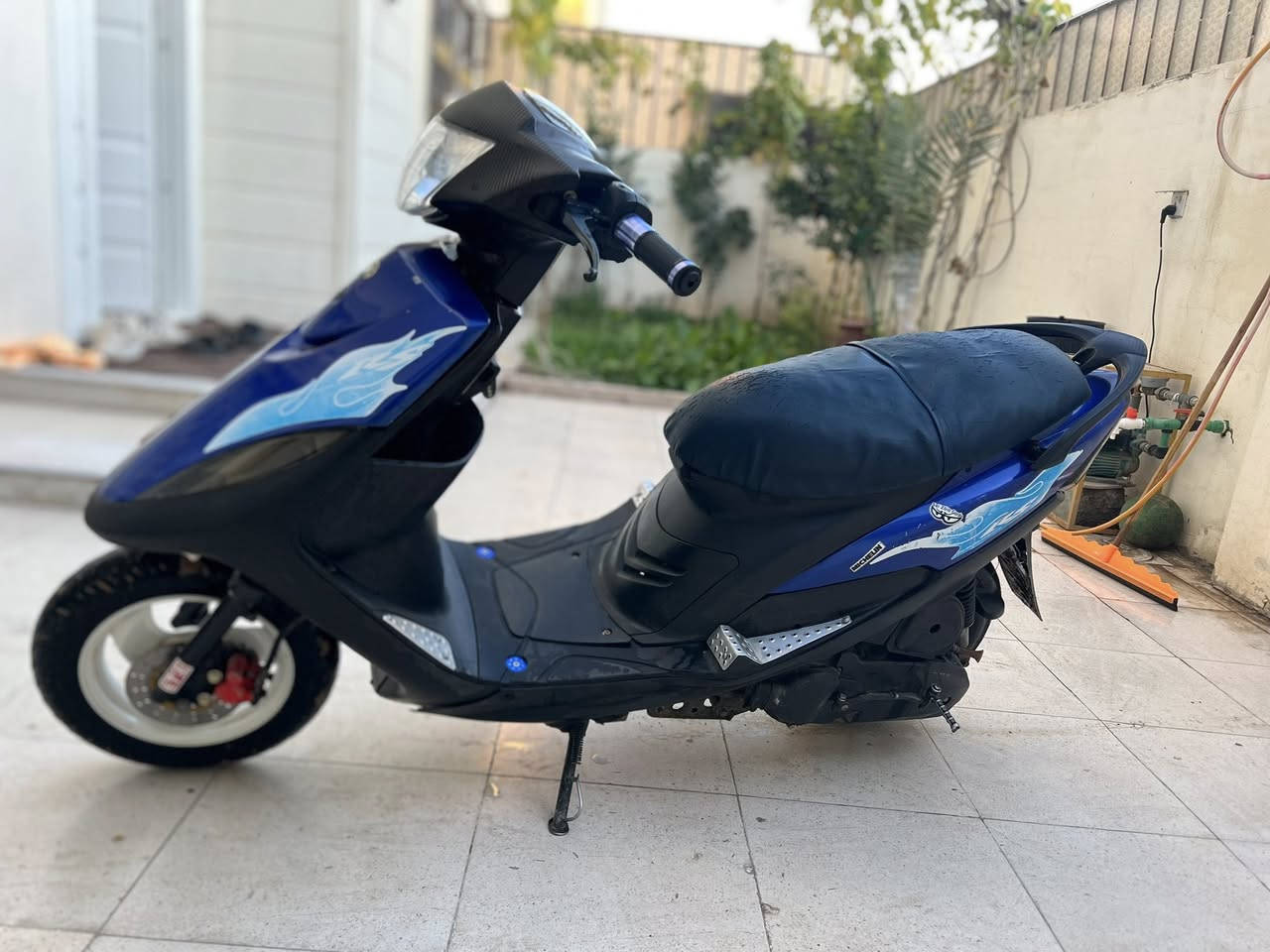 السلام عليكم 
دراجه ماكس عدله 120
بوشه 55
نضافه كدام العين بس سلف ميشتغل ولايت كدام
شلعه ومعدل تشك الكاع دراجه خير من الله
اذا مو شراي لاتتصل مكاني موصل
 
سعره 850
رقمي ***********
