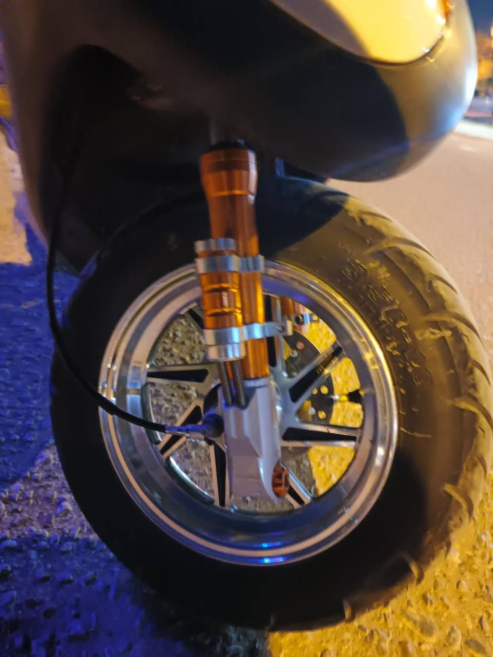 سلام عليكم دراجه مال رمبه صار شهرين من طالعه دراجه 49 بلاد ما مفتوحه الدراجه كل غراضها البلاديه موجوده من كفرات سود وياله
السعر... 900 وبيها  مجال 
تواصل واتساب ***********
