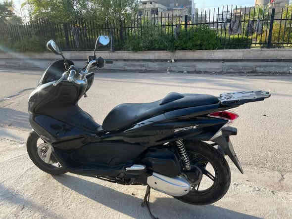 السـلام عليـكم
دراجه بي سي اكس ياباني
محرك 125 موصفات 150 شوته جبيره
ماشيه 20 الف حساس زدحام 
ســتاان كهربـائي منفس + مكاتبه 
السعر  1500 وبيـها مــجاال بسيط
العنوان بغداد مدينه الصدر 
للا ستفسار : ***********
