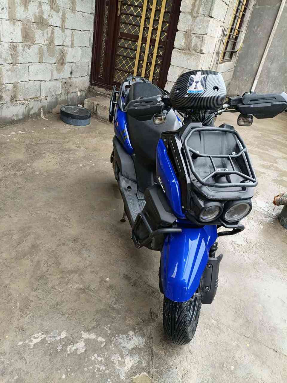 دراجه اباتشي شحن للبيع
6 بطاريات دبل 
بيها دبل اشاره 
4 نمر 
سرعتها 120 
بيها نقوصات بسيطة اليده مال سكليتر مصلحها واليده الثانيه عطلانه يرادلها تبديل وبيها الكشن مكسور من الجهه مال القاعده وبيها نقوصات بسيطة بس الدراجه كاعده وخير من الله كل نقوصاتها تلكاهن بصدريه بفلس ونص 
وسعرها 750 وبيها مجال  
***********
