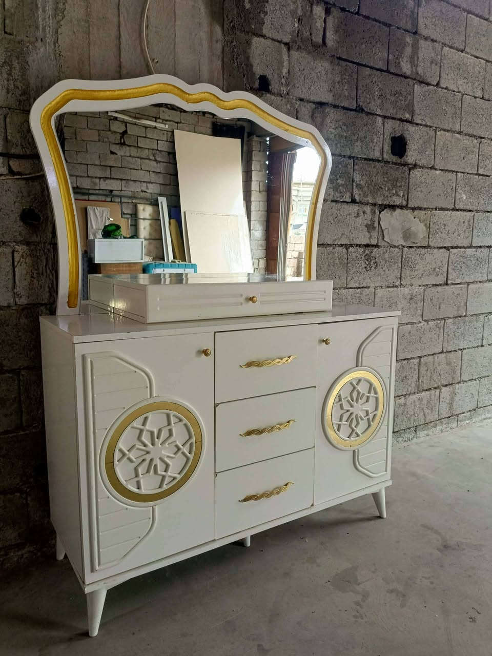 غرفه هاي كنتورها  6بوب ويا تك اضافي يعني كله 7 بوب 550 وبيها مجال


**إذا كنت صاحب هذا الإعلان وتريد حذفه لأي سبب، رجاءا أرسل رسالة إلى الدعم الفني**