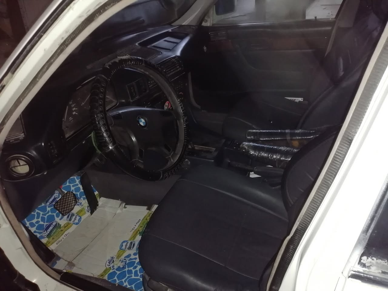 سيارة بي ام مديل ١٩٩٠ حجم ٥٣٠
رقم بغداد سنوية ساقطة ٢٠١٩
راعيهة بلكوت
السعر ٣٣ورقة بيهة مجال حك الجية
 الرقم ***********
