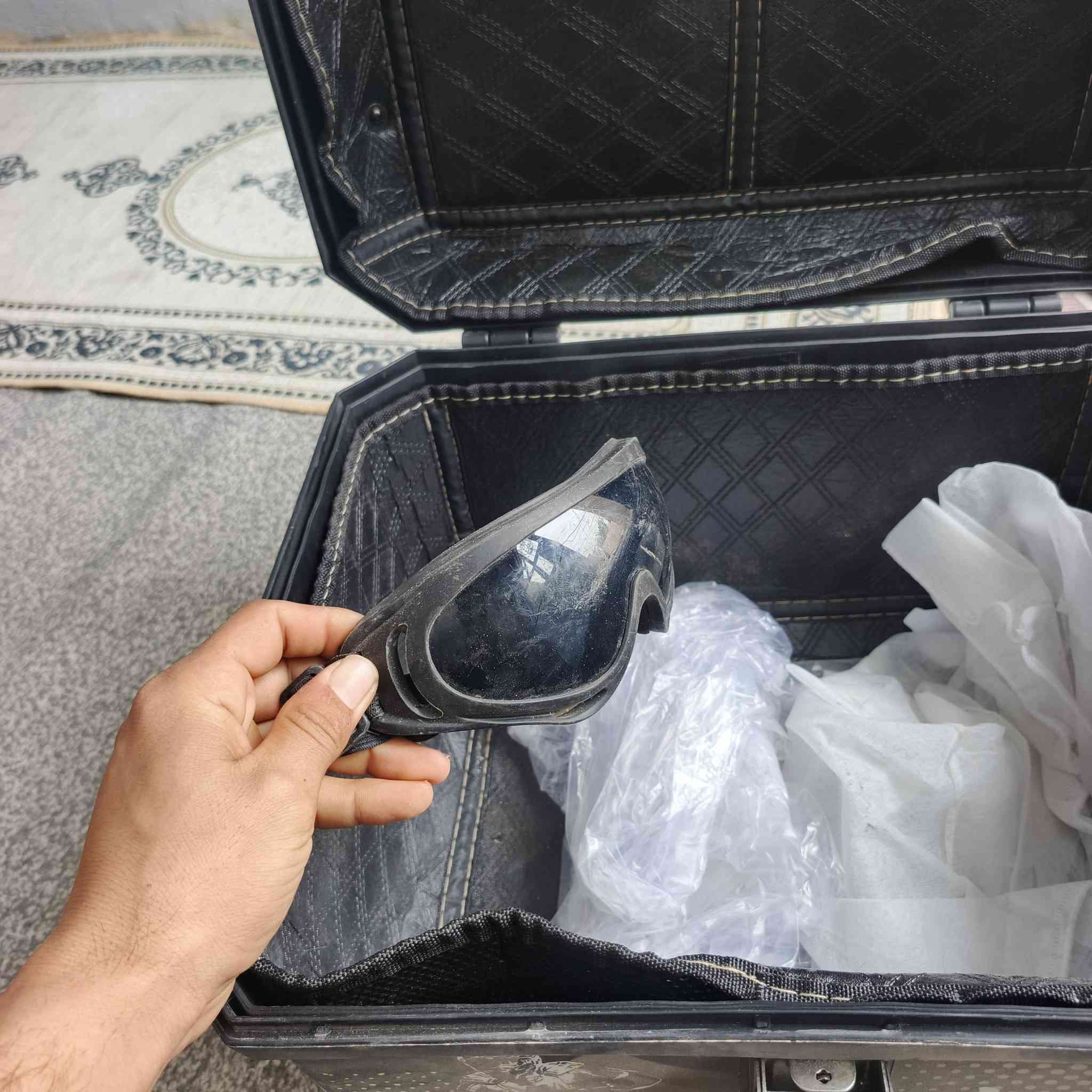 شباب صندوك مع خوذه جدد شديتهن   وفتحتهن مباشر وحتازيت وريد ابيعهن اقل سعر السوك. رجائن لحد يكسر بل سعر الخوذه قياسL
مع سماعات 🎧 بلوتوث داخلي مع شاحنه مع حاضنه صندوك كامله جيب وشد اي دراجه تصير السعر

٥٥الف وبل عافيه عل ياخذه مكاني نجف


**إذا كنت صاحب هذا الإعلان وتريد حذفه لأي سبب، رجاءا أرسل رسالة إلى الدعم الفني**