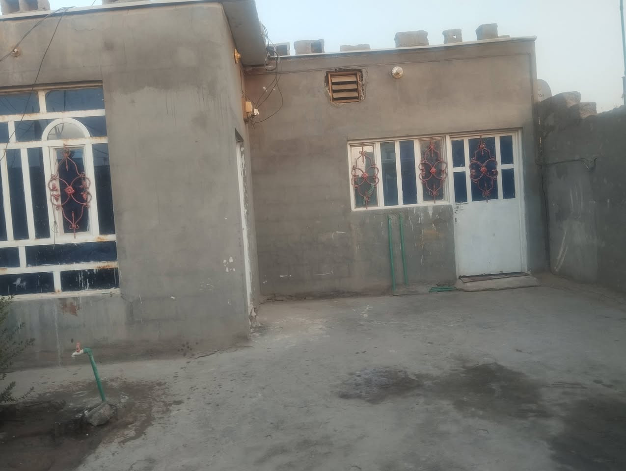 سلام عليكم يوجد بيت بحي الشرطه المساحه 260بولسلين الاستفسار الاتصال على الرقم ***********
