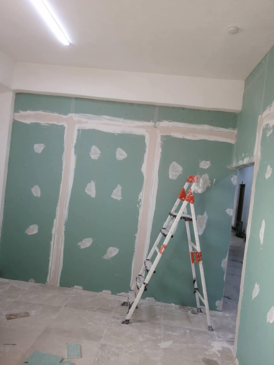 مستعدون لعمل كافه أنواع قواطع الجبس بورد 
على بركه الله تم انجاز قواطع اقسام داخليه لجامعه ابن خلدون من قبل مكتب ابو عبدالله للديكورات
للاستفسار
***********
***********
