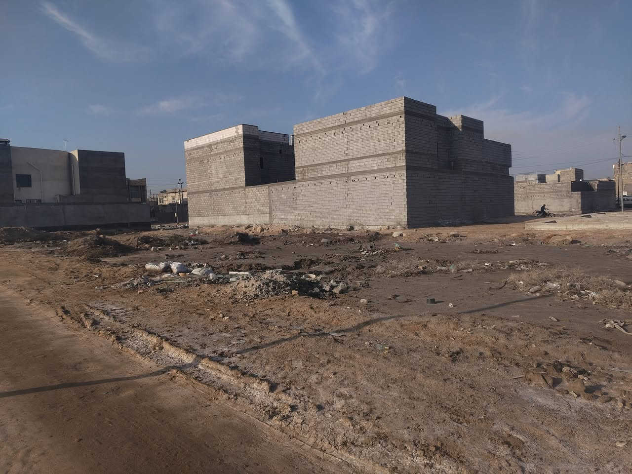 🏡 مكتب الجوهرة العقاري 💎
🔥 للبيع: أكثر من قطعة أرض مميزه !
📄 طابو زراعي عراقي
📐 المساحة: 200 متر
🛣️ الشارع عريض
📍 الموقع: أبو الخصيب – شارع سيد حامد
📌 موقع مميز، صاير بالنص، قريب من السايدين وقريب على الشارع الفوك 
⚡ الخدمات متوفرة بالكامل: ماء 💧 – كهرباء ⚡ –
جميع الخدمات الأساسية
💰 السعر: 38 مليون قابل للتفاوض
✨ فرصة لا تعوض البناء السكني!
📞 اتصل الآن: ***********
