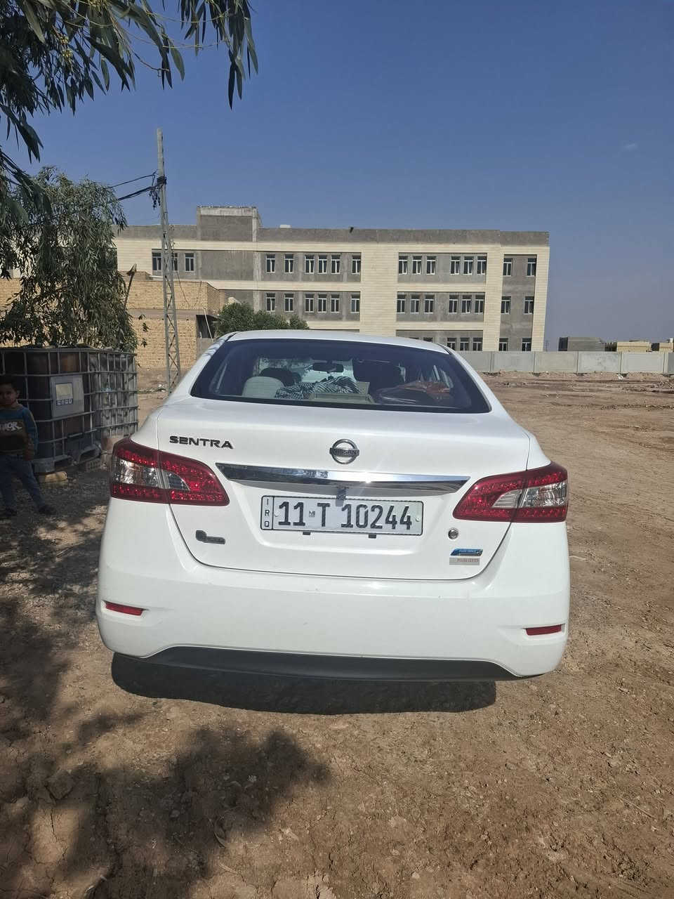 نيسان سنترا موديل 16رقم بغداد انكليزي بسمي سياره نضيفه وجاهزه مكاني بلكوت واسط ماشيه 106 السعر 118 وبيه مجال رقمي ***********
