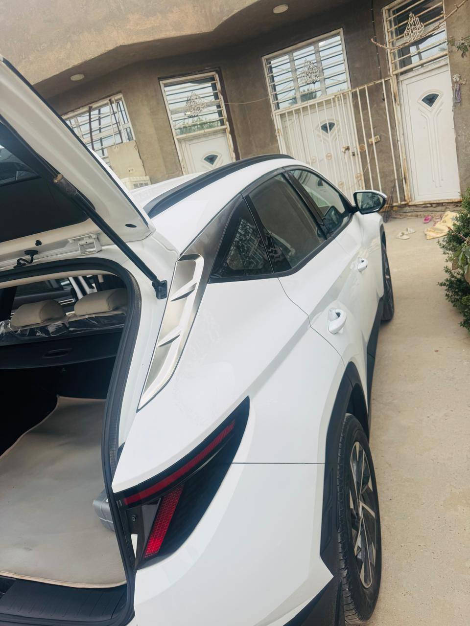 سلام عليكم
توكسان 24 خليجي كفاله عامه 
رقم بغداد ب أسمي
مكاني كربلاء حي الحسين
السعر. 220 بيه مجال بسيط
***********
