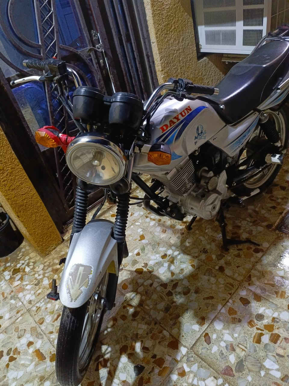 ديوان للبيع بدون اوراق موديل 20. سعر 600مكاني كربلاء اتصل ***********
