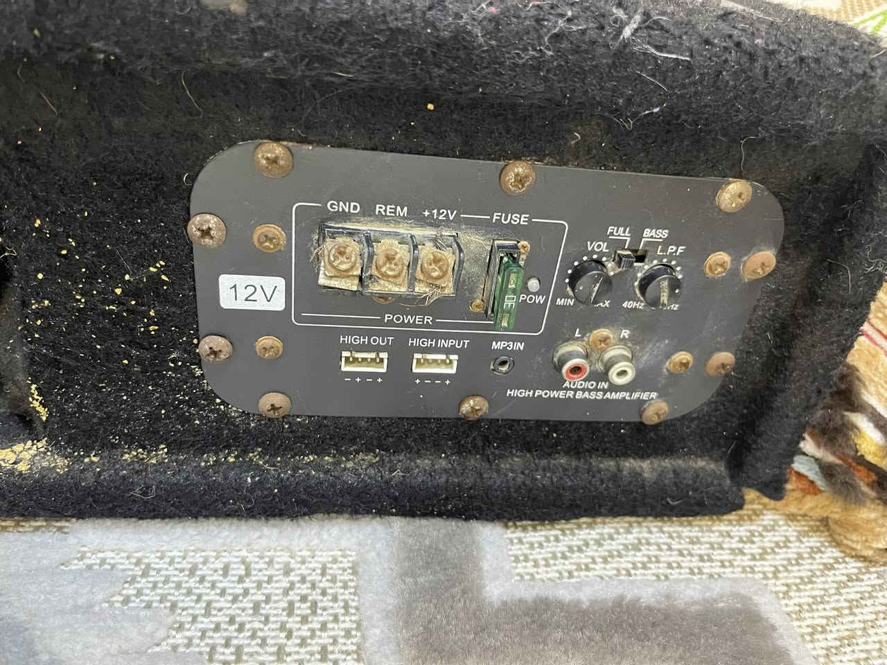 السلام عليكم ورحمة الله وبركاته
متاح مسجل نضيف كلش ومضخم حجم ١٢ مسجل محور بيه نشره داخليه للسماعات + محور شمعه ضوه داخل تكتك تصير  وبيها دكمه وحدها مثل ما واضحه بالصوره هاي + فيش مالته وقفايص كاملات تجي تاخذهن كلهن كامل مكمل بس تربط حار وبارد وكلشي يشتغل عندك ما بيهن اي نقص شراي يجي خاص ويدلل


**إذا كنت صاحب هذا الإعلان وتريد حذفه لأي سبب، رجاءا أرسل رسالة إلى الدعم الفني**