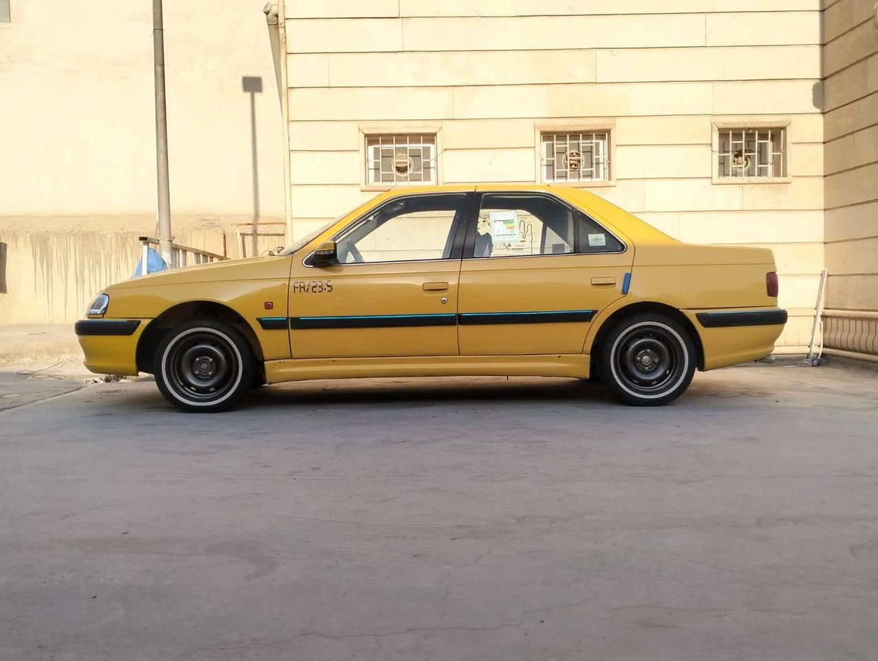 بيجو بارس 2015 معمره خياسات الدواير فقط سياره جاهزه وحلوه تبريد شرط بس غاز  وبيه حداده تعبانه للعلم حداده وياها  كامله بس شدهن سنويه لل27 هيئه غرامات مصفره سياره جاهزه سعرها 40 وبيه مجال مكاني بصره ***********
