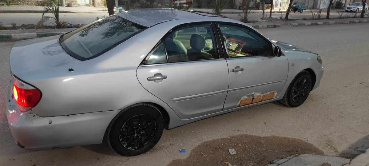 السلام عليكم كامري 2004 خليجي
مكينة 6 شرط لا تنقيص ولا تبخير و لا اصراف كير و المكينة كفالة 
حدادية جديده صار يومين من مسويها تخم تاير جديد  لايت زنون شمسي اصلي  غرفتها كلش مرتبة مثل ما واضحة بالصور شاشة و كشنات تحكم كهربائي كلها شغالة  السيارة متجاية و معمرة شواصي مكفولة عايزة رشات صبغ فقط لا غير مثل ما واضحة بالصورة 
السعر 65 
المكان النجف قضاء المناذرة 
*********** واتساب او اتصال
