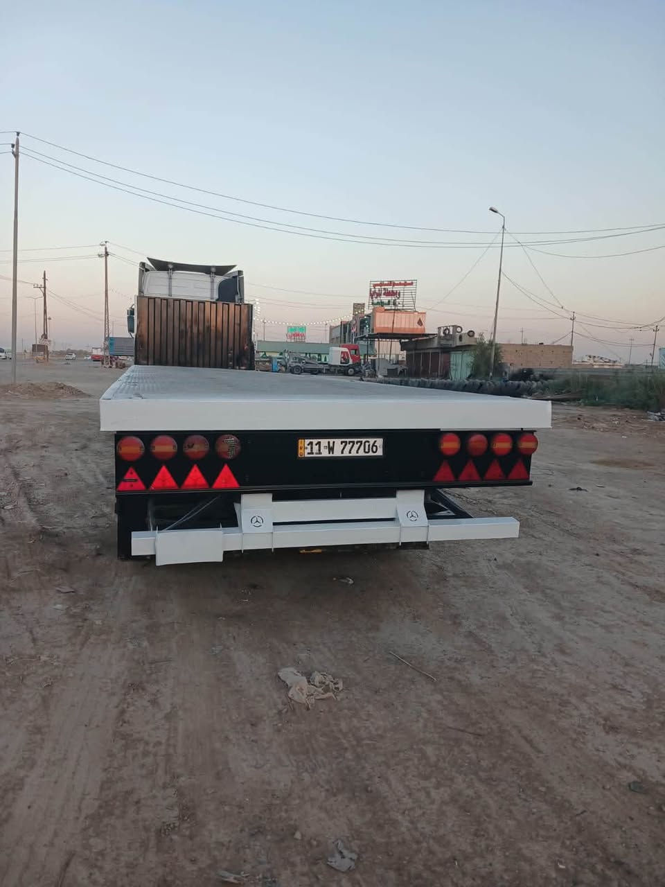 السلام عليكم سيارة للبيع اكتروس موديل 2005 فول مواصفات ريتايدر كامر حساس رقم بغداد حجم (46 18) + عربانه 4 محاور حداديه للاستفسار (***********) مكان السياره الحفريه اني مكلف بل نشر
